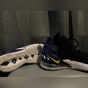 Nike LeBron 18 'Lakers' | Men Size: 7US | Woman's Size: 9US